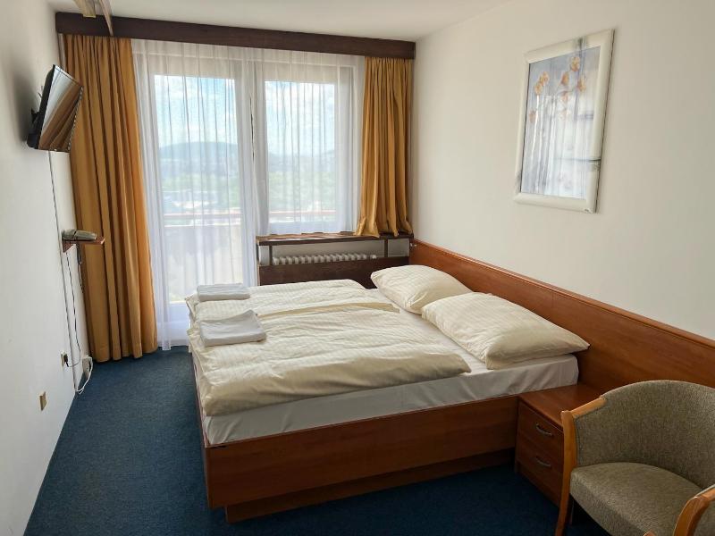 Double Room image 4