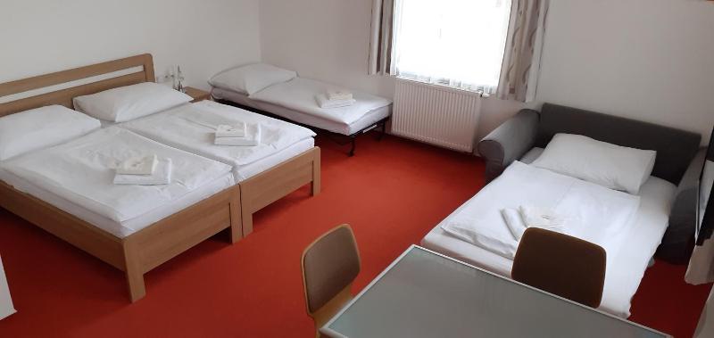 Large Double Room image 3