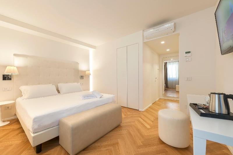 Large Double or Twin Room image 1