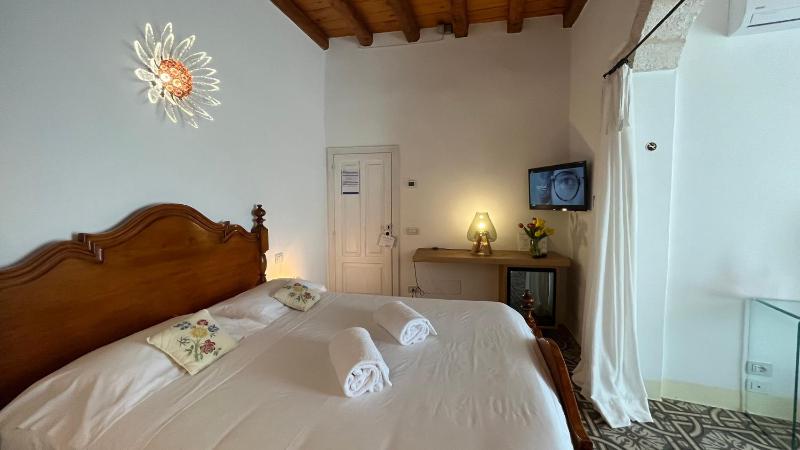 Superior Double Room with Terrace image 3