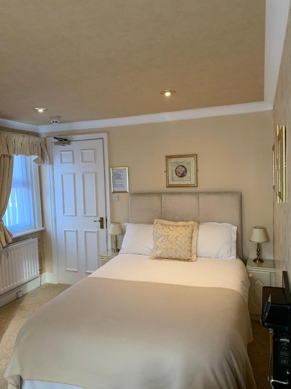 Standard Double Room image 2