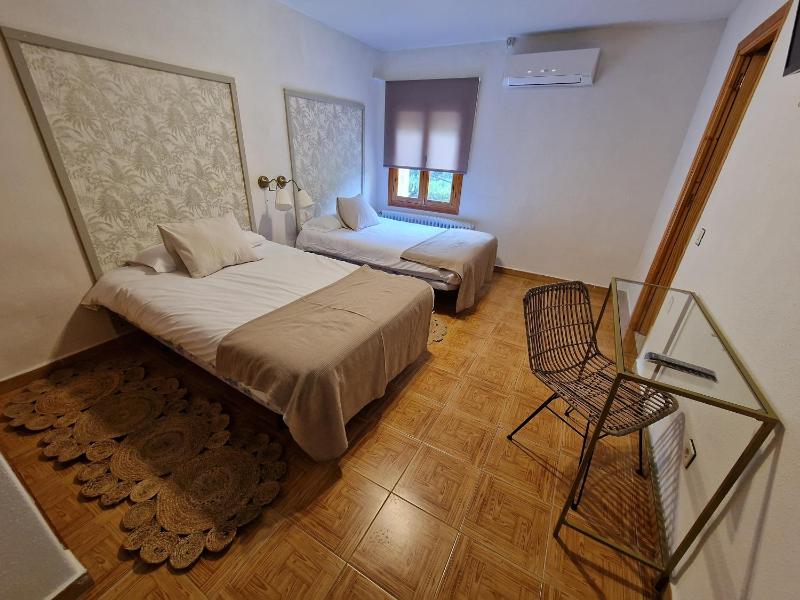 Double or Twin Room image 2