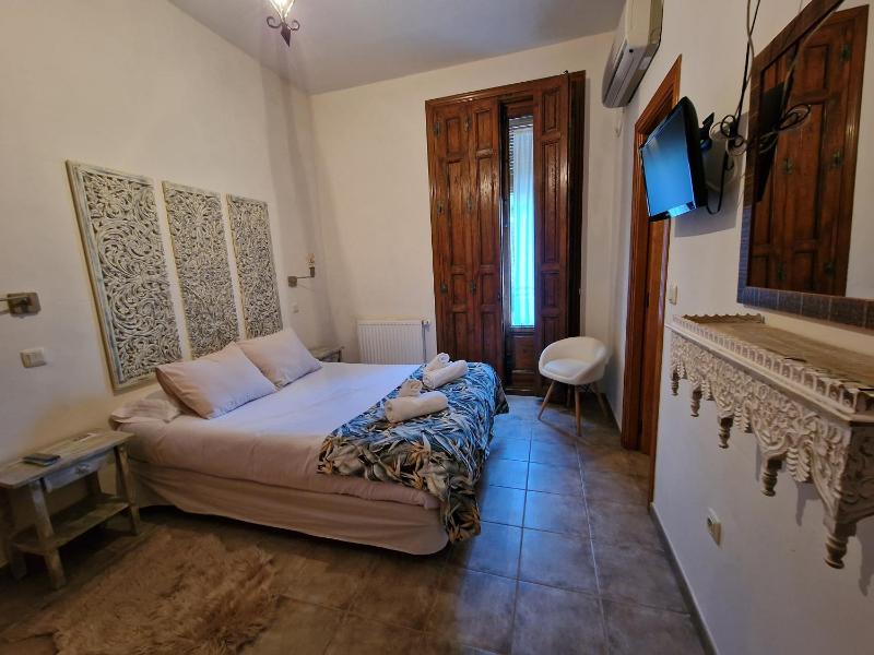 Double or Twin Room image 3