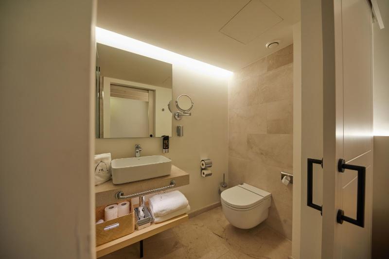 Double Room image 1