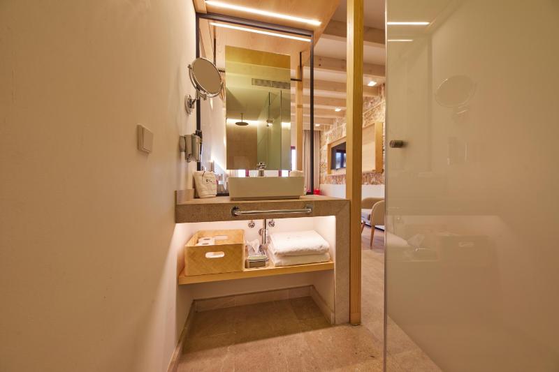 Deluxe Room image 4
