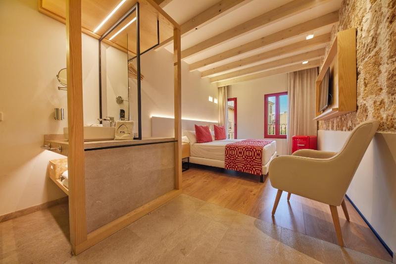 Deluxe Room image 1