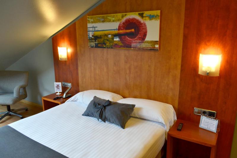 Double Room with Spa Bath image 2