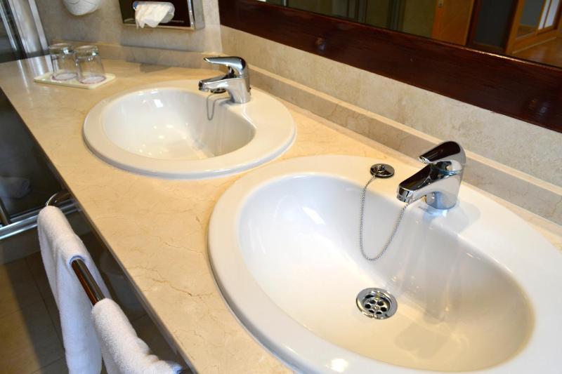 Double Room with Spa Bath image 3