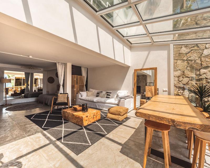 One-Bedroom Apartment with Private Pool and Terrace with Sea View  image 2