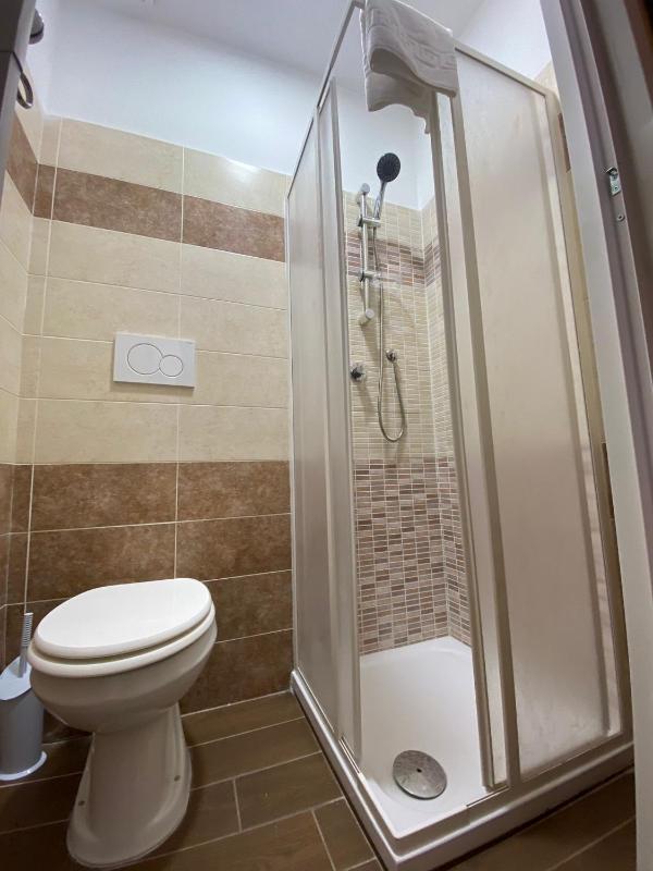 Single Room with Private Bathroom image 2