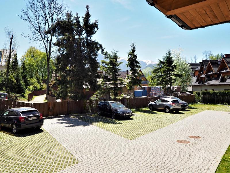 One-Bedroom Apartment image 2