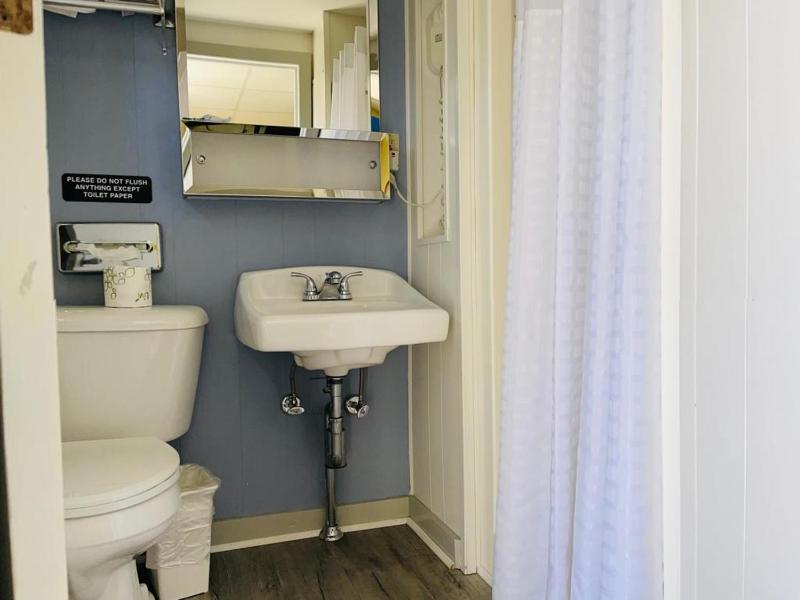 Queen Room image 3