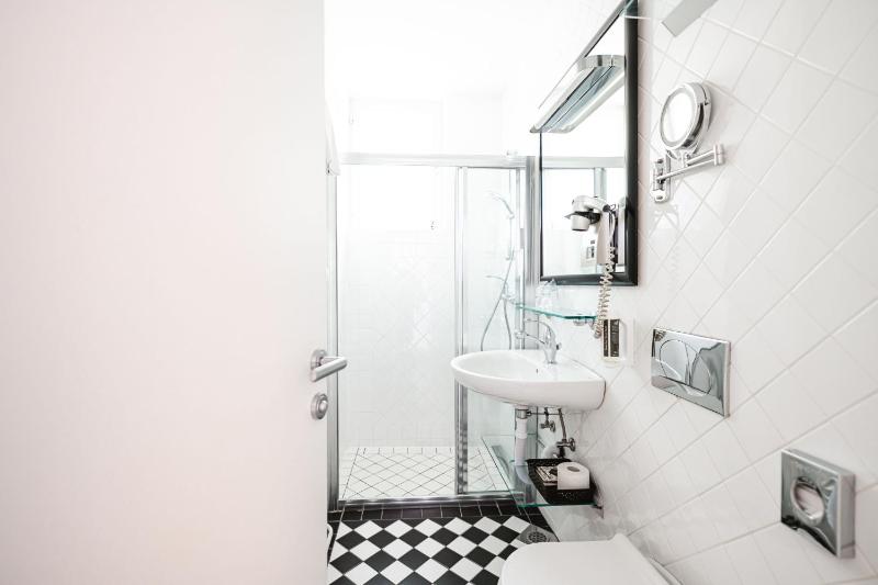 Double Room image 4