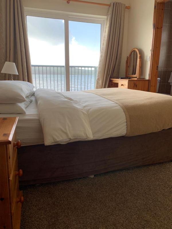 Double Room with Sea View image 1