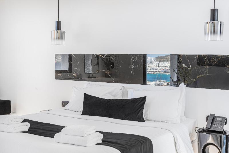 Deluxe Double Room with Private Cave Pool  image 3