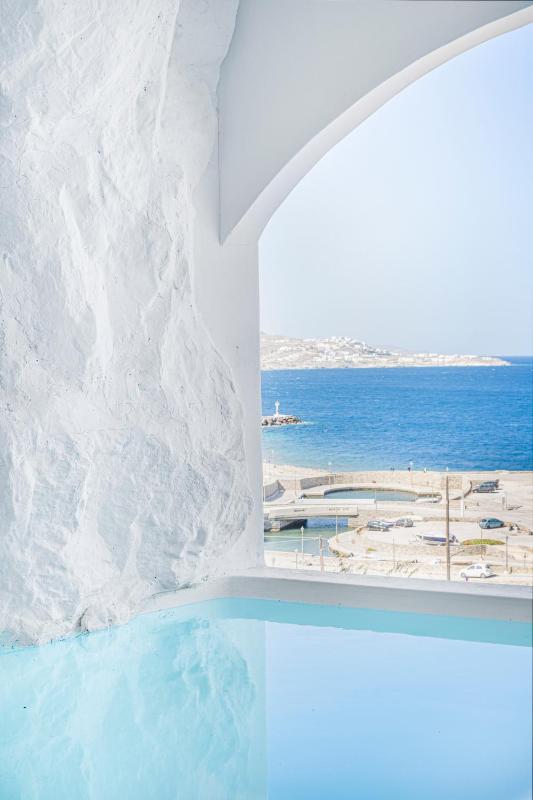 Deluxe Double Room with Private Cave Pool  image 2