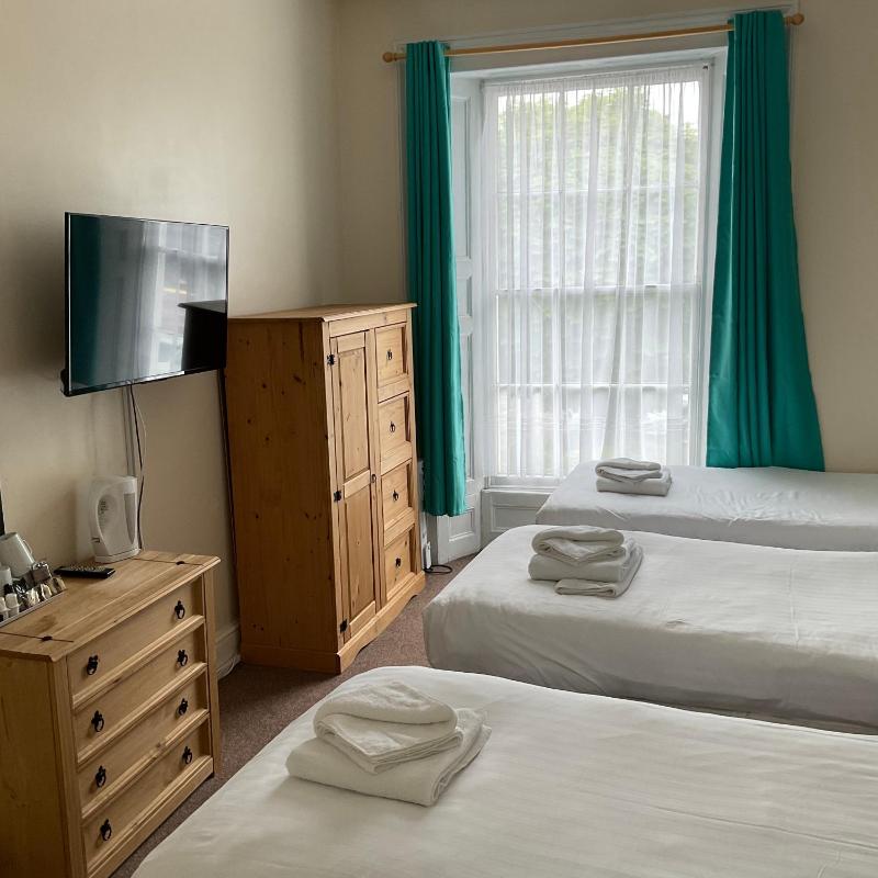 Standard Triple Room image 4