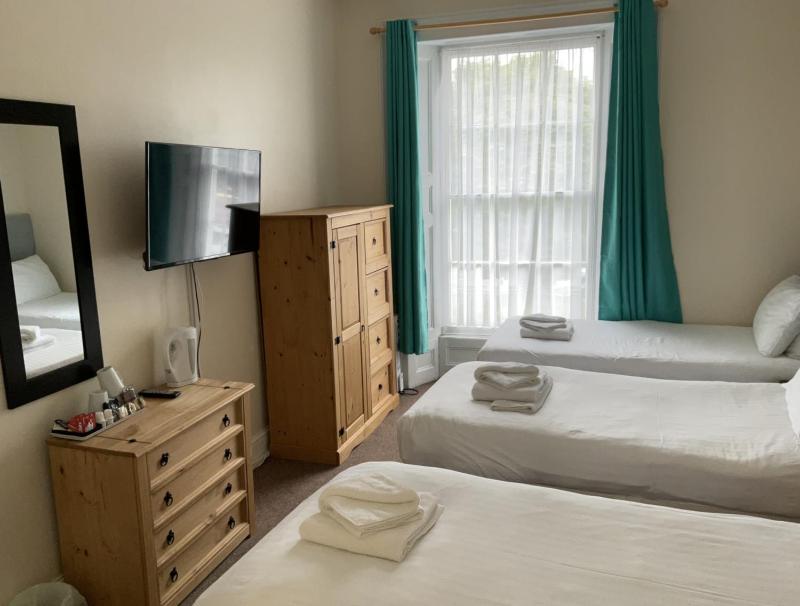 Standard Triple Room image 3