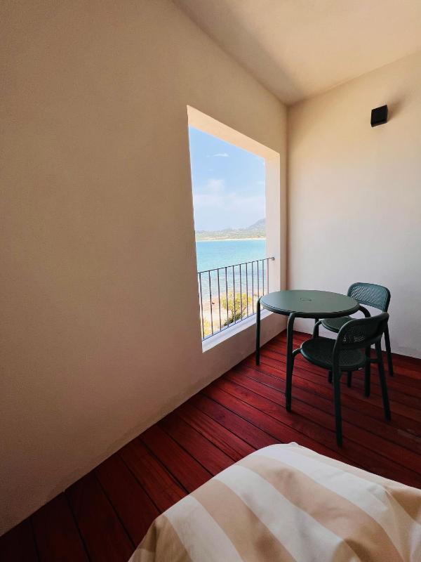 Double Room with Balcony and Sea View image 1