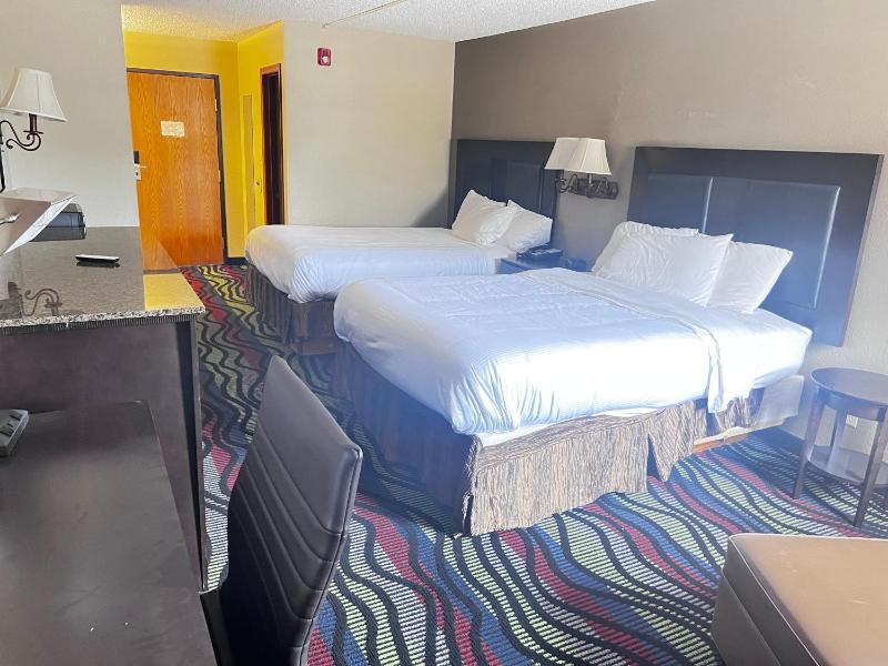 Standard Queen Room with Two Queen Beds image 2
