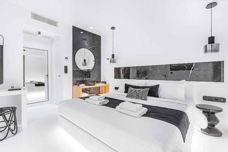 Cave pool - Two Bedroom Suite image 3
