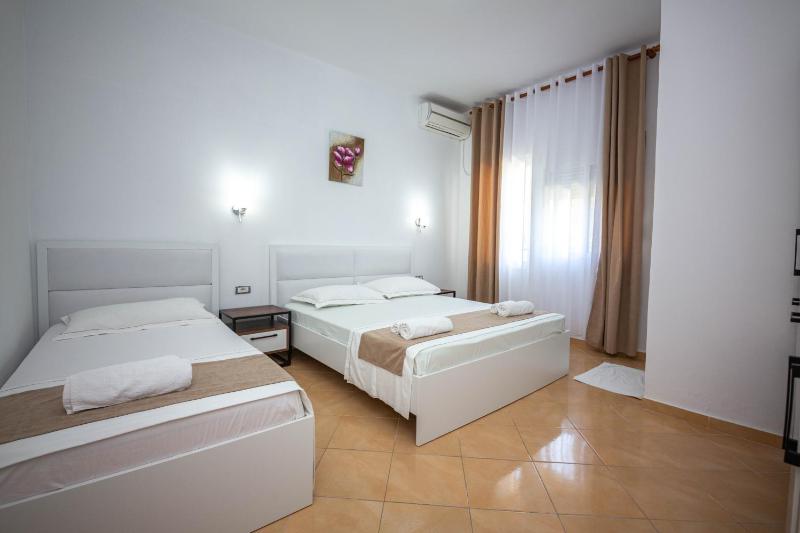 Triple Room with Balcony image 1