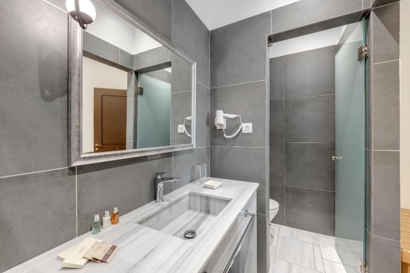 Junior Suite with City View image 4
