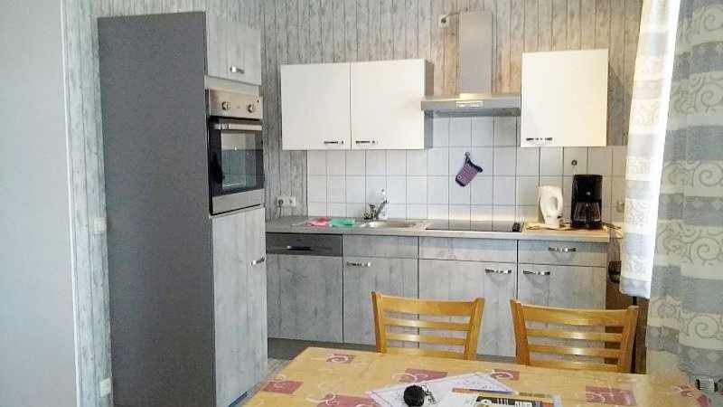 Two-Bedroom Apartment with Shower  image 1