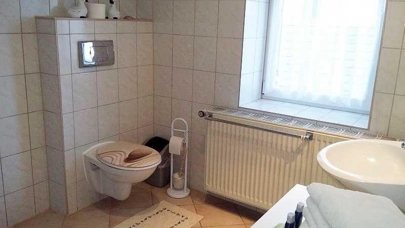 Two-Bedroom Apartment with Shower  image 4