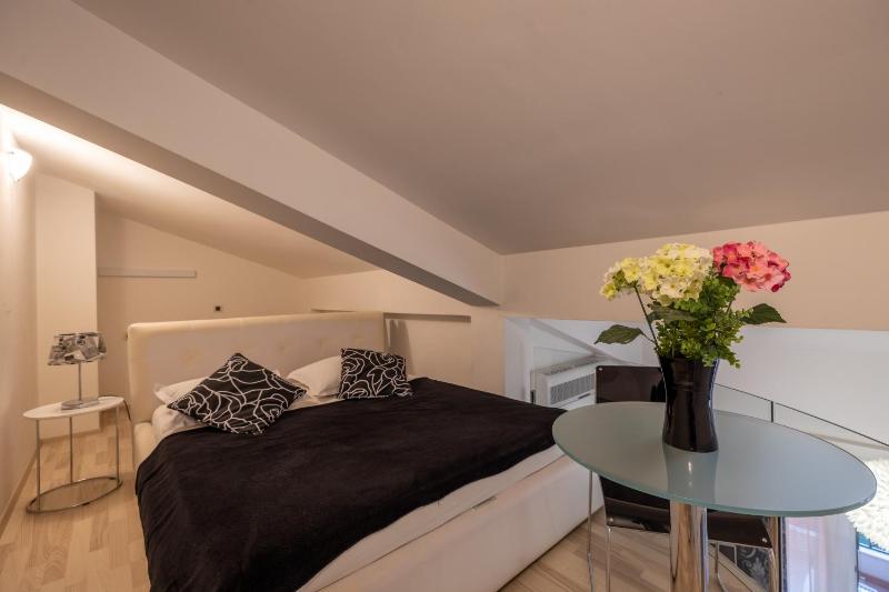 Apartment with Sea View image 3