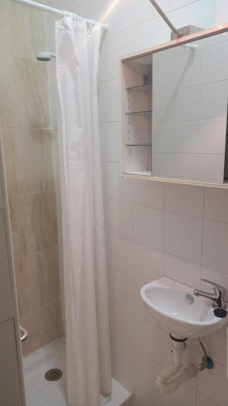 Small Single Room image 3