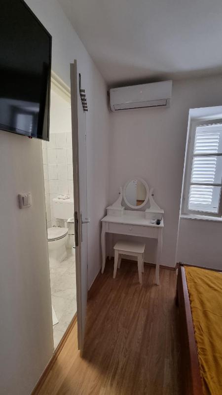 Old Town House with parking & game room - image 12