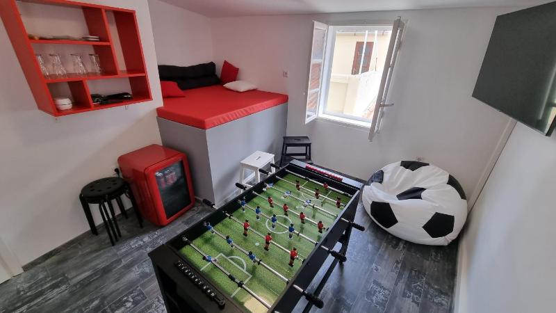 Old Town House with parking & game room - image 36