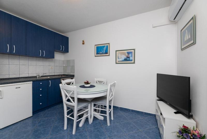 Apartment in Supetar with sea view balcony air conditioning W-LAN 3553-2 - image 8