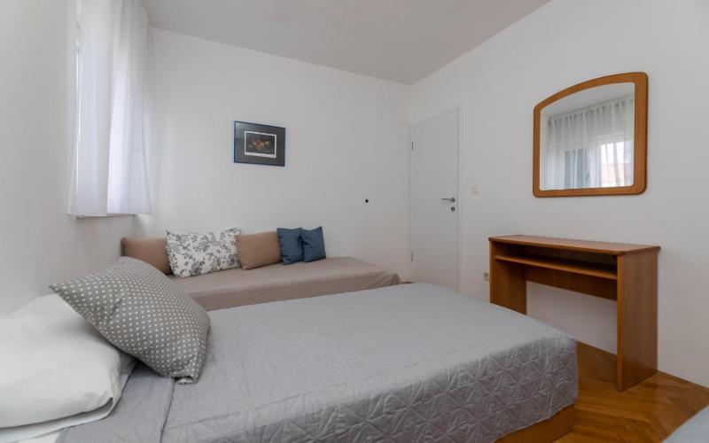 Apartment in Supetar with sea view balcony air conditioning W-LAN 3553-2 - image 2