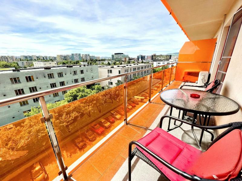 One-Bedroom Apartment image 1