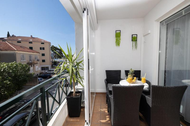 One-Bedroom Apartment image 4