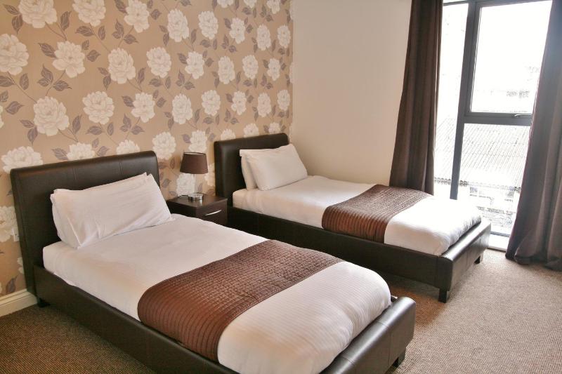 Central Hotel Cheltenham by Roomsbooked - image 36