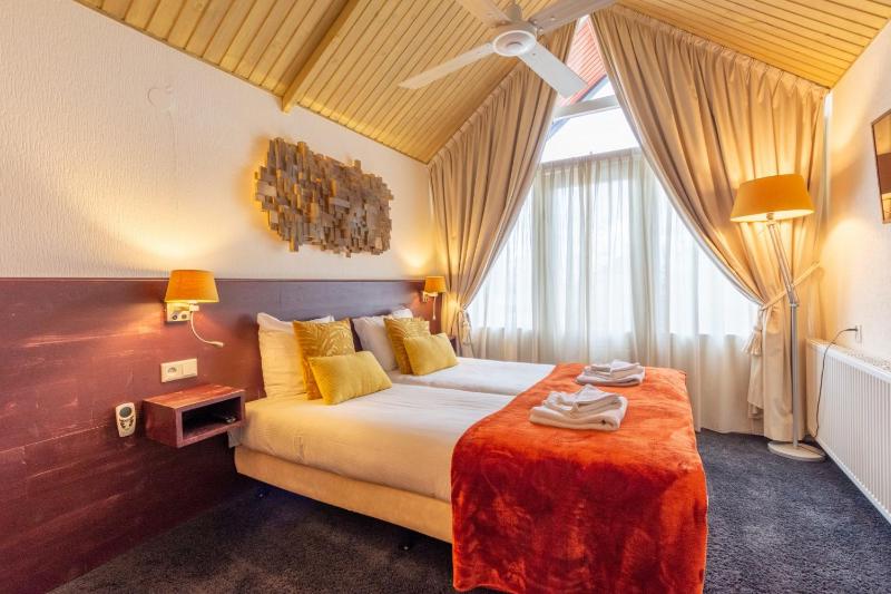Deluxe Double Room image 3
