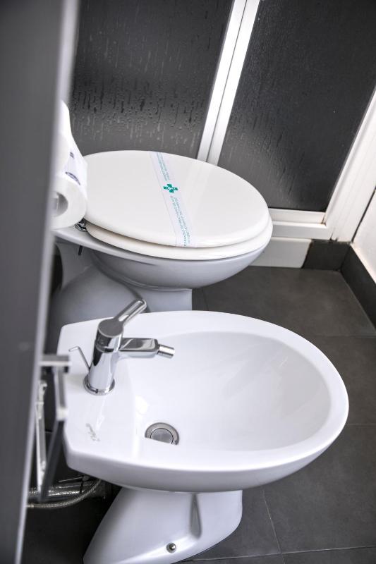 Triple Room with Private External Bathroom and City View image 4