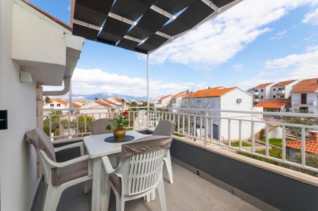 Apartment in Supetar with sea view balcony air conditioning W-LAN 3553-3 - image 7