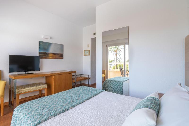 Single Room with Balcony image 3