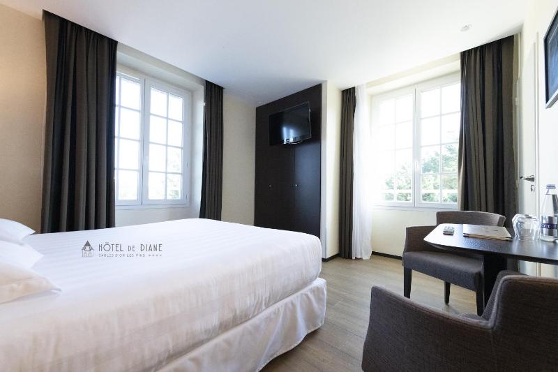 Small Double Room image 1