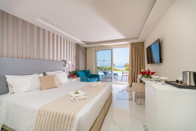 Double or Twin Room with Swimming Pool Access image 2