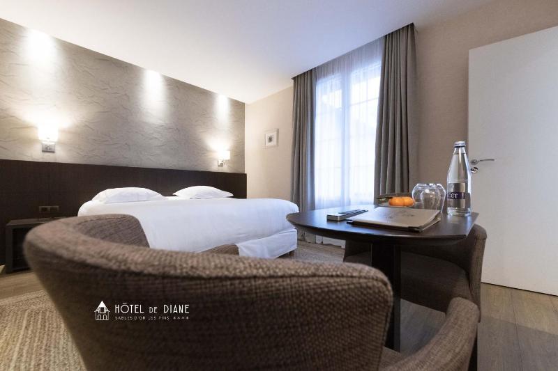 Premium Double Room image 4