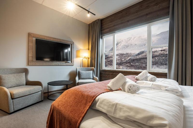 Double Room with Mountain View image 4