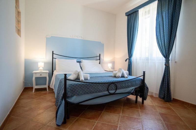 Double Room image 2
