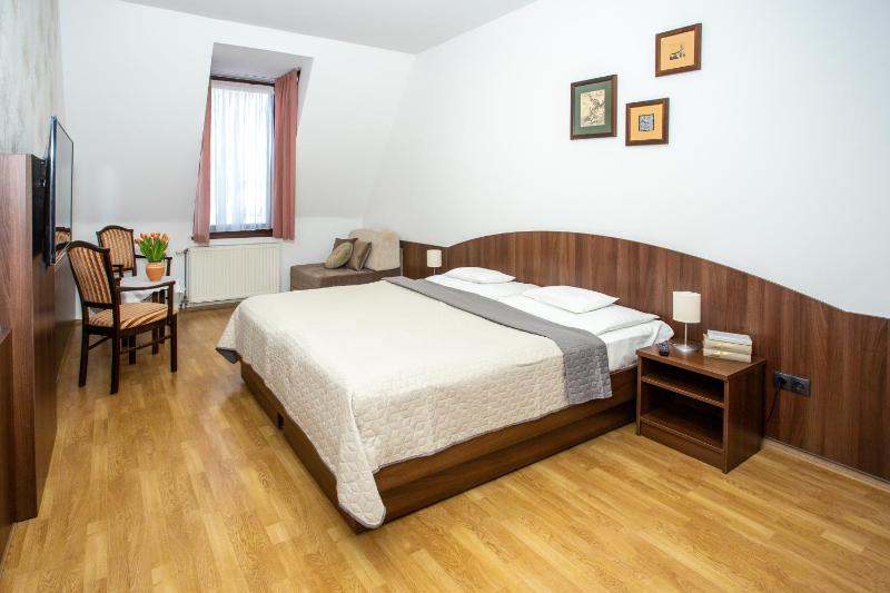 Superior Triple Room image 3