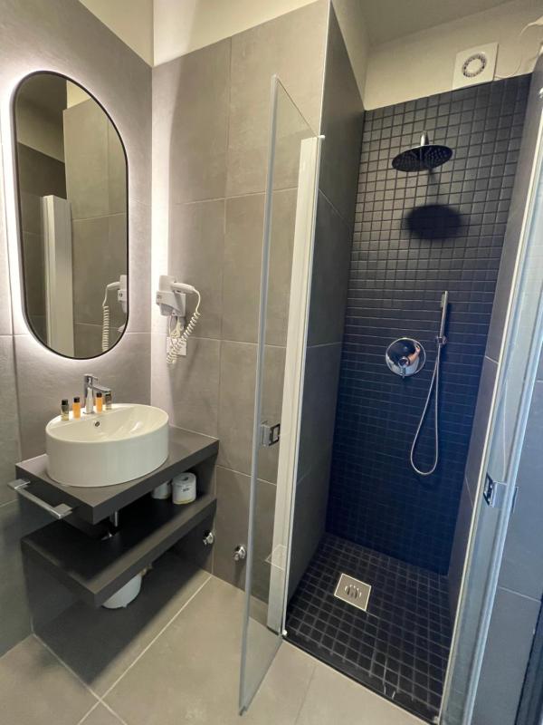Basic Quadruple Room image 1