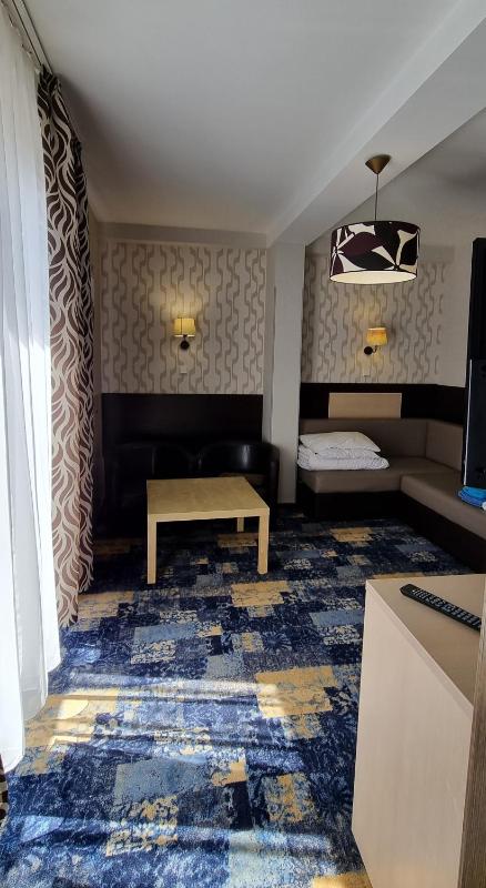 One-Bedroom Apartment image 4